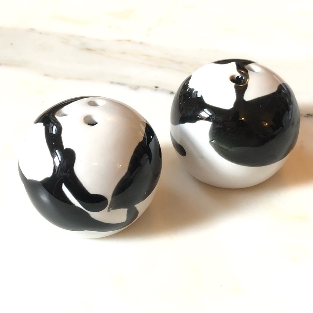 Salt & Pepper Shakers Blk & White Ceramic Balls Urban Outfitters Home Modern